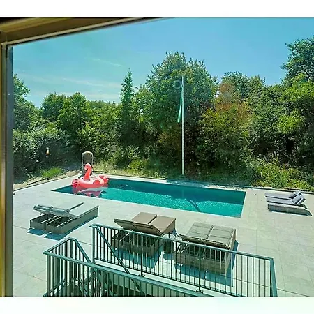 ホテル Luxurious 16-person With Swimming Pool Sauna Outdoor Kitchen With Bbq 3*