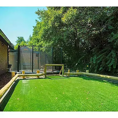 Luxurious 16-person With Swimming Pool Sauna Outdoor Kitchen With Bbq